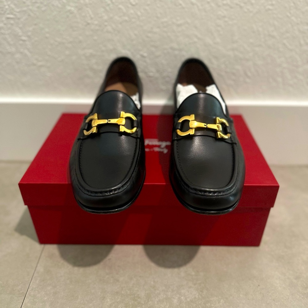 REAL FERRAEGAMO’S BLACKE LOAFERS
